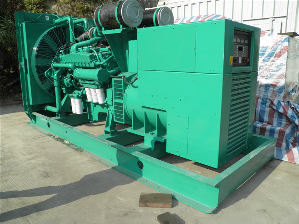 秀峰发电车出租-柴油发电机散热器怎样散热