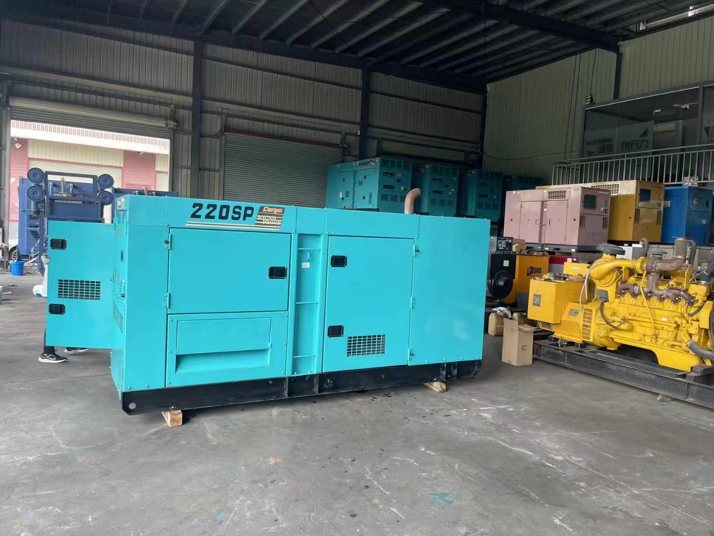 秀峰800kW 柴油发电机的输出电流波动范围是多少？