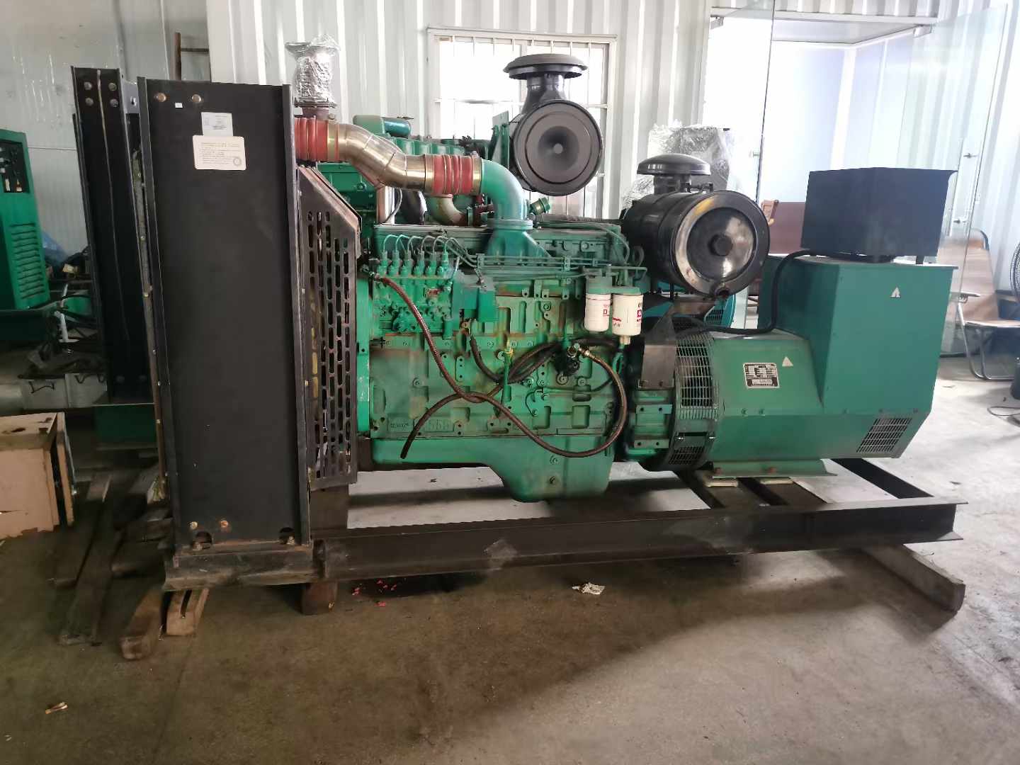 秀峰发电机租赁如何确定电缆的承载电流是否在安全范围内？