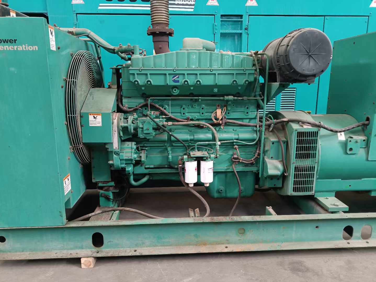 秀峰过载会对 600kW 柴油发电机组造成哪些损害？