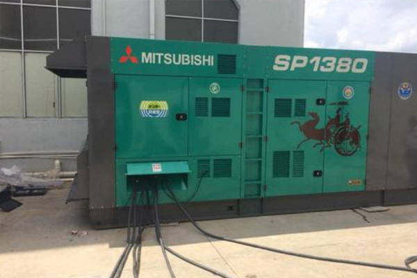 秀峰为什么有些柴油发电机组的输出电压可以调节？