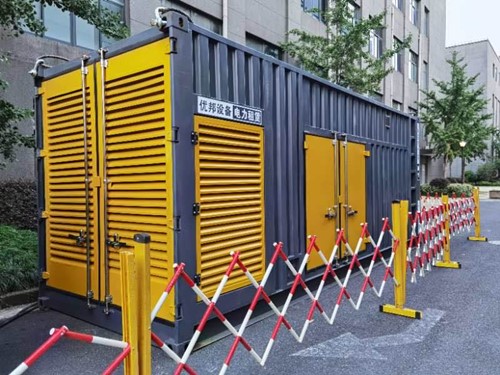 秀峰如何使用转速表检查发动机的转速？